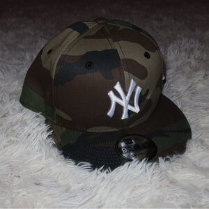 NY YANKEES CAMO SNAP BACK